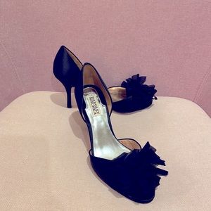 BADGLEY MISCHKA black satin open-toe D'Orsay FLOWER shoes size 8. Worn once.